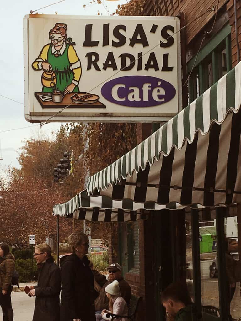 lisa's radial cafe omaha sign